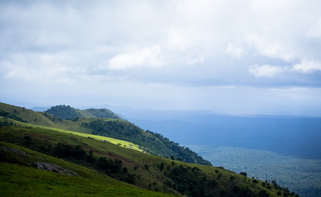伤兵满营！记者：卡马文加、赫伊森等7人或将无缘皇马战曼城